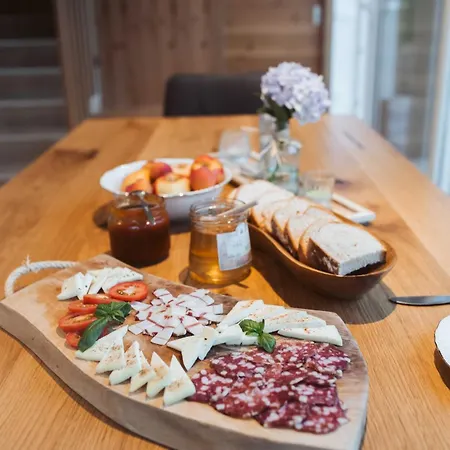 Casa vacanze Cozy With Fireplace And Scenic Hills In - Two Bedroom Bistrica ob Sotli