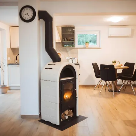 Cozy With Fireplace And Scenic Hills In - Two Bedroom