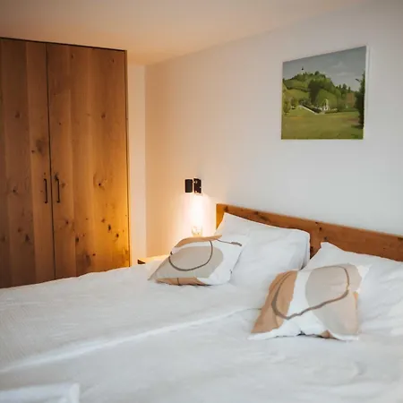 Cozy With Fireplace And Scenic Hills In - Two Bedroom Vakantiehuis *