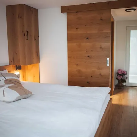 Vakantiehuis Cozy With Fireplace And Scenic Hills In - Two Bedroom Bistrica ob Sotli