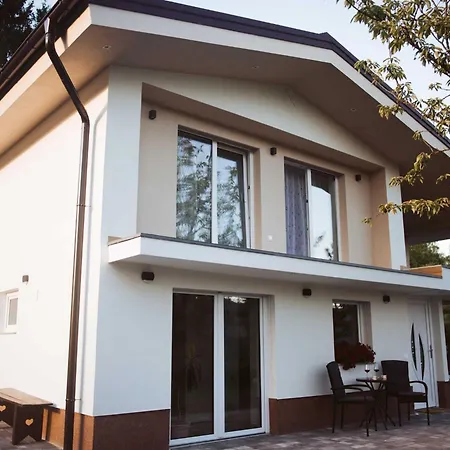 Cozy With Fireplace And Scenic Hills In - Two Bedroom