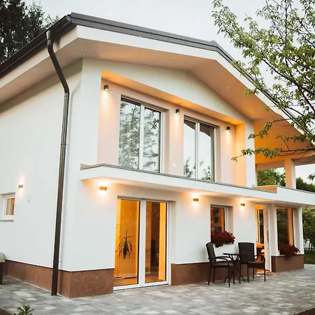 Cozy With Fireplace And Scenic Hills In - Two Bedroom *