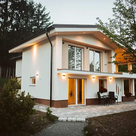 Cozy With Fireplace And Scenic Hills In - Two Bedroom