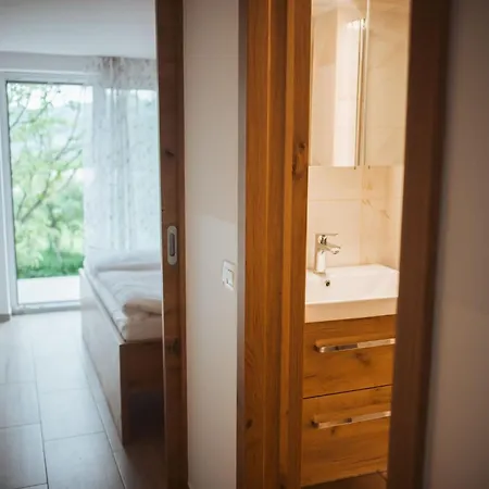 Nyaraló Cozy With Fireplace And Scenic Hills In - Two Bedroom *