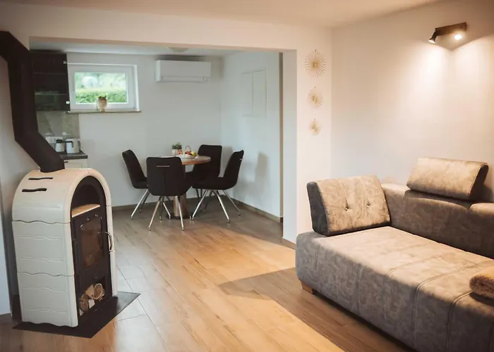 Cozy With Fireplace And Scenic Hills In - Two Bedroom Vakantiehuis