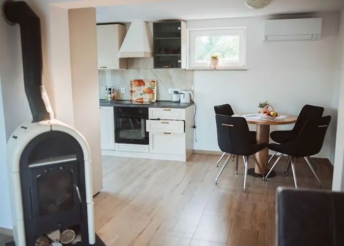 Cozy With Fireplace And Scenic Hills In - Two Bedroom بيت للعطل