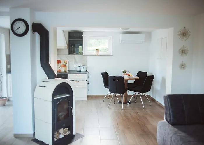 بيت للعطل Cozy With Fireplace And Scenic Hills In - Two Bedroom