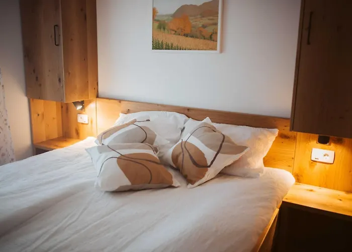 Cozy With Fireplace And Scenic Hills In - Two Bedroom Vakantiehuis