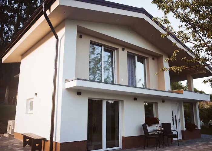 Cozy With Fireplace And Scenic Hills In - Two Bedroom