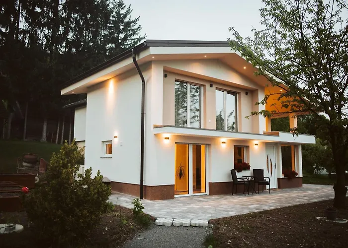 Cozy With Fireplace And Scenic Hills In - Two Bedroom