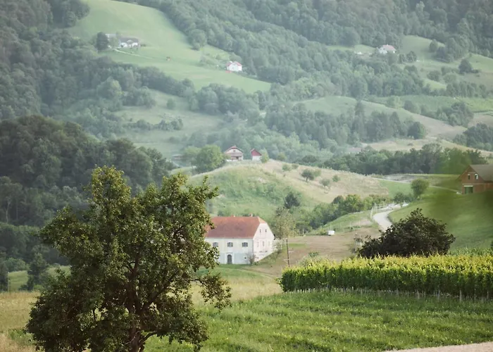 بيت للعطل Cozy With Fireplace And Scenic Hills In - Two Bedroom *