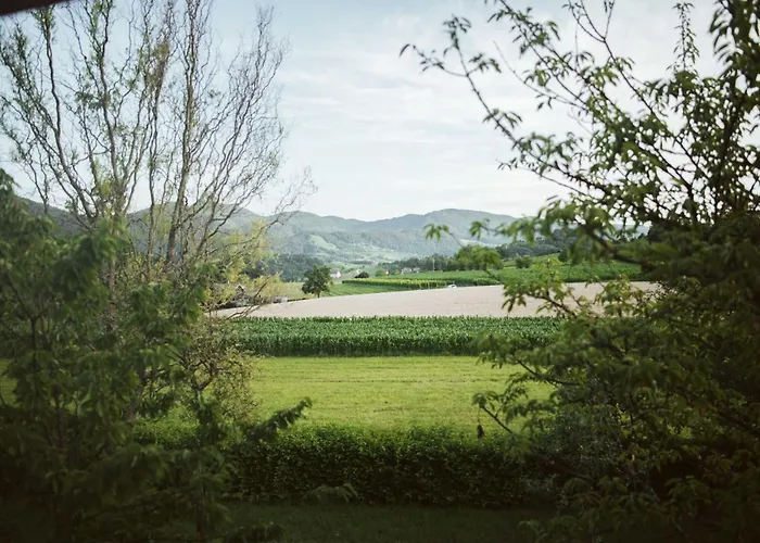 بيت للعطل Cozy With Fireplace And Scenic Hills In - Two Bedroom *